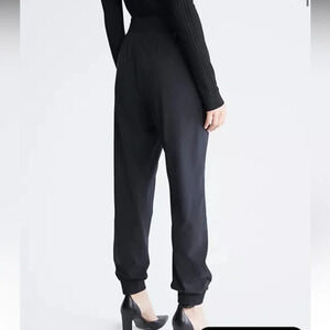 Calvin Klein size large women’s pull on dressy joggers in excellent condition